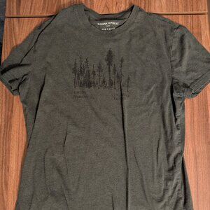 Banana Republic Green Redwoods Graphic Eco T-shirt Short Sleeve - Men's Size XS